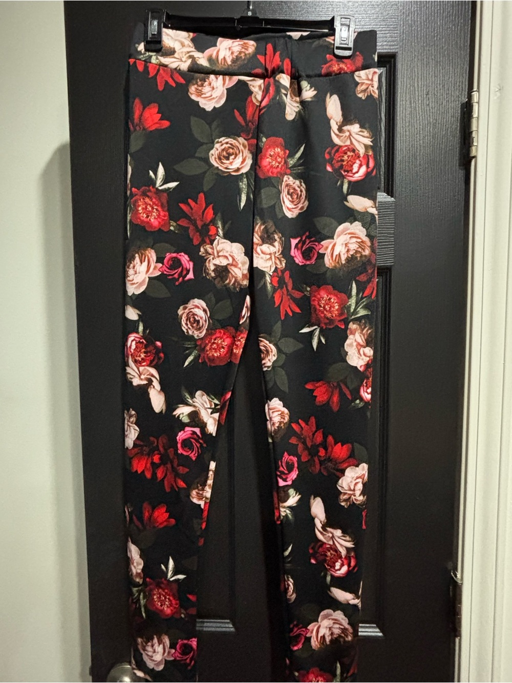Thalia Sodi Black Floral High-Rise Leggings with Red & Pink Roses